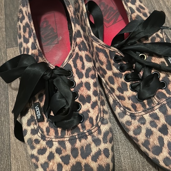 Vans Off The Wall Cheetah Leopard Print Sneakers - Picture 2 of 9